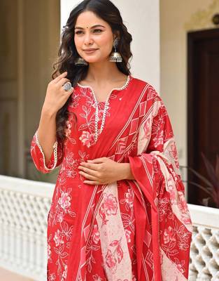 Red floral printed pure cotton kurta set for women 3