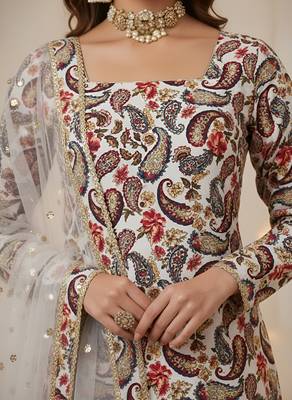Off white floral printed pure cotton kurta set for women 3