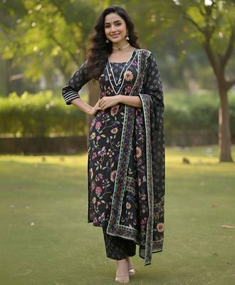 Black floral printed pure cotton kurta set for women 3