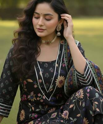Black floral printed pure cotton kurta set for women 4