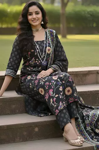 Black floral printed pure cotton kurta set for women