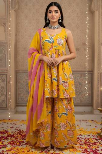 Yellow floral printed cotton kurta set for women