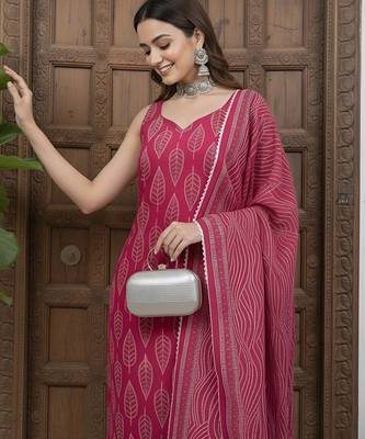 Pink floral printed pure cotton kurta set for women 5