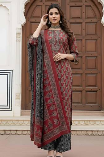 Maroon floral printed pure cotton kurta set for women