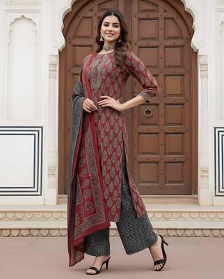 Maroon floral printed pure cotton kurta set for women 3