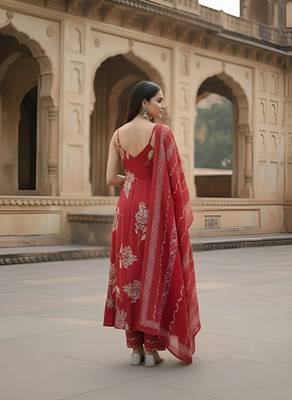 Red floral printed pure cotton kurta set for women 2