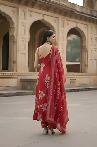 Red floral printed cotton kurta set for women