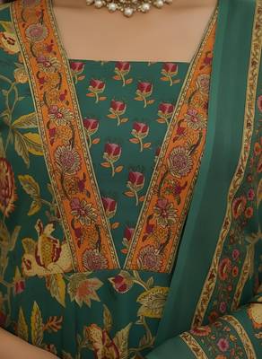 Green floral printed pure cotton kurta set for women 3