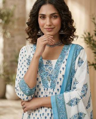 Off white floral printed pure cotton kurta set for women 5