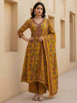 Yellow floral printed pure cotton kurta set for women 1