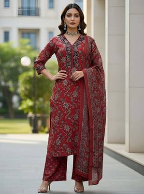 Maroon floral printed pure cotton kurta set for women 1