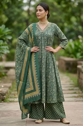 Green floral printed cotton kurta set for women
