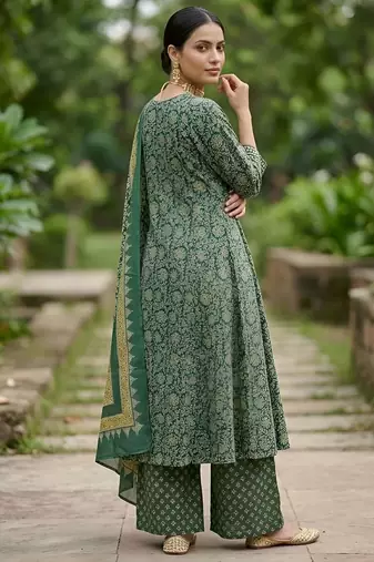 Green floral printed cotton kurta set for women