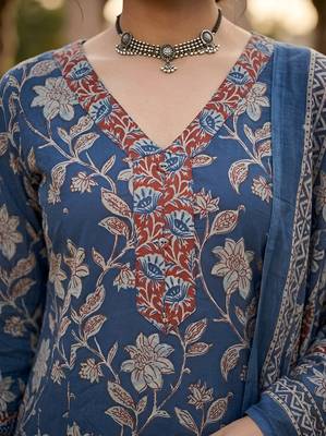 Navy blue floral printed pure cotton kurta set for women 5