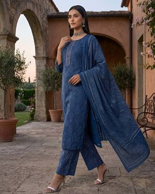 Blue floral printed pure cotton kurta set for women 5