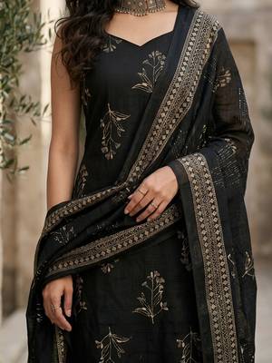 Black floral printed pure cotton kurta set for women 4