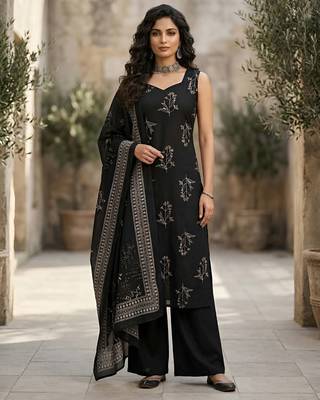 Black floral printed pure cotton kurta set for women 5