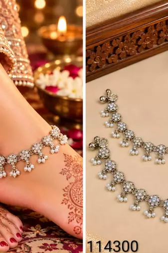 White mehandi-plated agate stone anklets