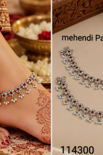 Maroon mehandi-plated agate stone anklets