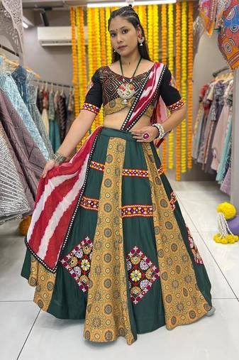 Green Mirror Navratri Lehnega Choli With Dupatta