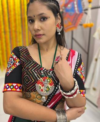 Green Mirror Navratri Lehnega Choli With Dupatta 4