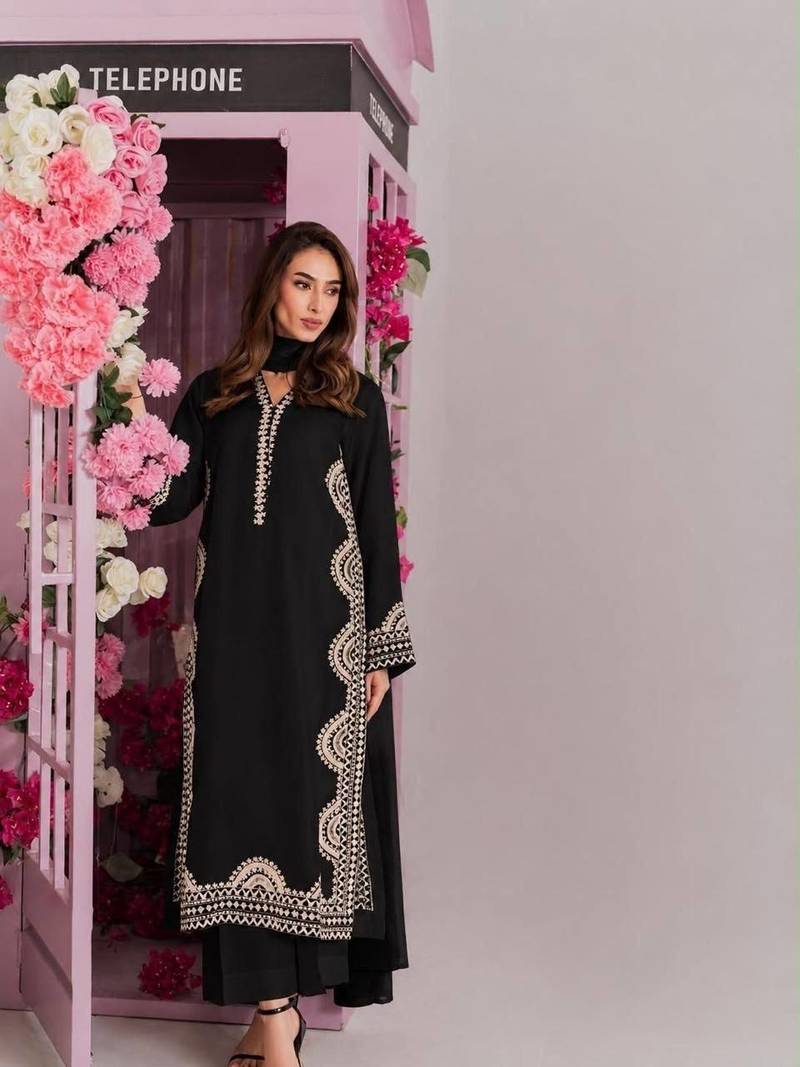 black color thread work silk blend top pent set