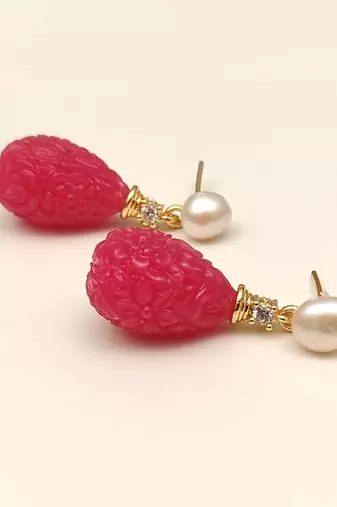 Certified natural freshwater pearls jewellery carved ruby red drop earrings with pearl & crystal stud