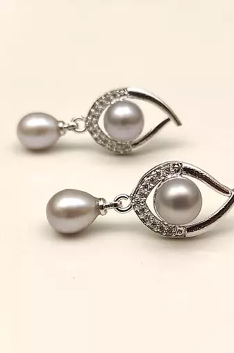 Certified natural freshwater pearls jewellery freshwater pearl drop earrings with crystal studded silver frame