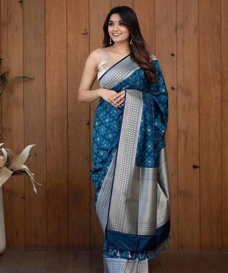 Rama  silk blend jacuard work festival saree with unstitched blouse piece