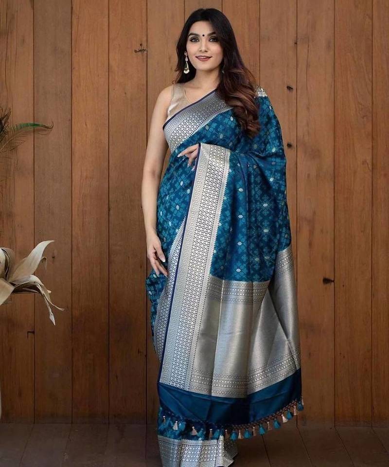 Rama  silk blend jacuard work festival saree with unstitched blouse piece