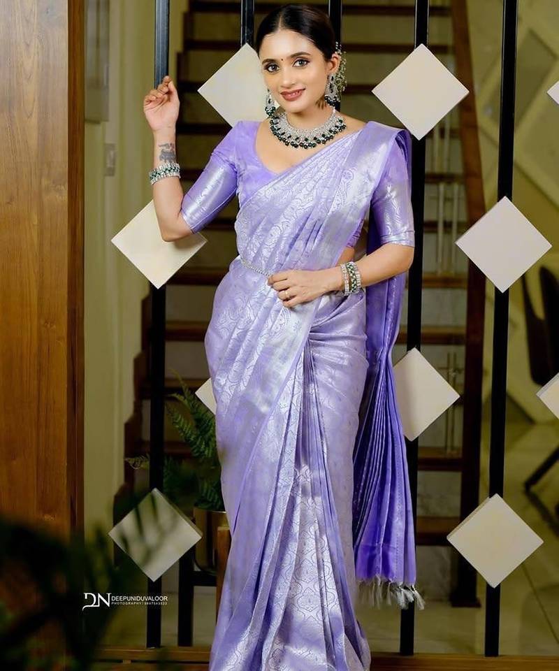 Lavender silk blend jacuard work festival saree with unstitched blouse piece