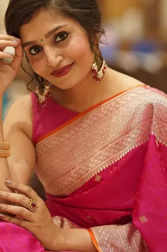 Pink silk blend jacuard work festival saree with unstitched blouse piece
