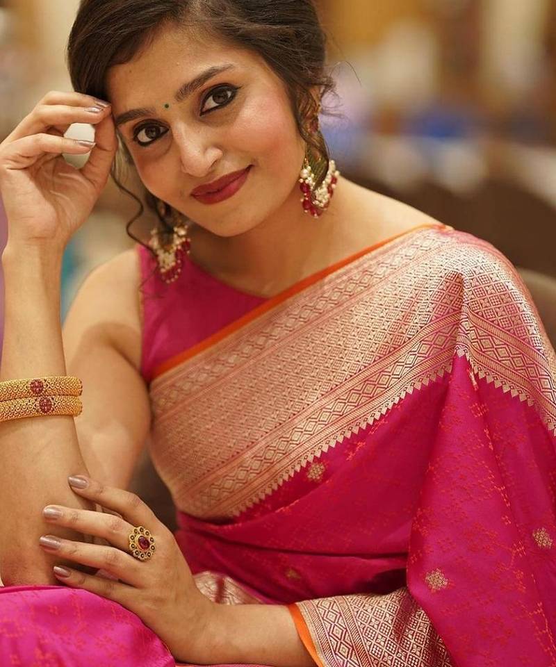 Pink silk blend jacuard work festival saree with unstitched blouse piece