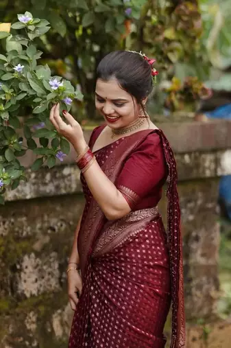 Maroon silk blend jacuard work festival saree with unstitched blouse piece