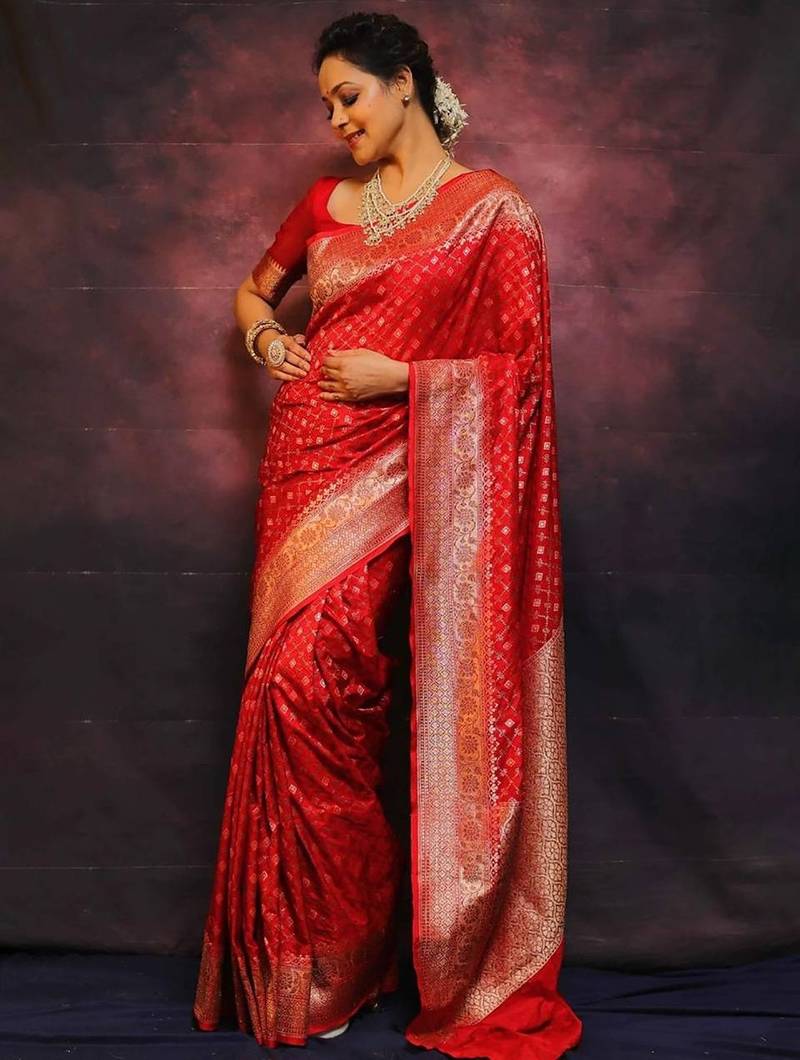 Red silk blend jacuard work festival saree with unstitched blouse piece