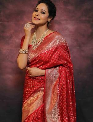 Red silk blend jacuard work festival saree with unstitched blouse piece 3
