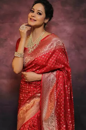 Red silk blend jacuard work festival saree with unstitched blouse piece