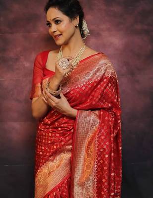Red silk blend jacuard work festival saree with unstitched blouse piece 4