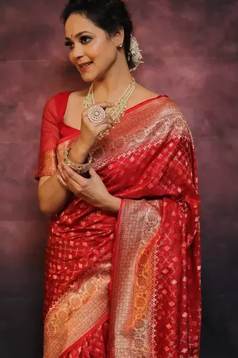 Red silk blend jacuard work festival saree with unstitched blouse piece
