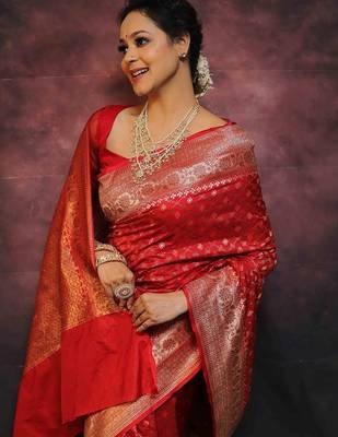 Red silk blend jacuard work festival saree with unstitched blouse piece 5