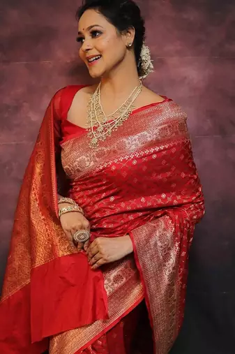 Red silk blend jacuard work festival saree with unstitched blouse piece