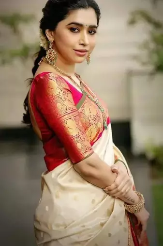 Off white red silk blend jacuard work festival saree with unstitched blouse piece