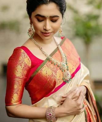 Off white red silk blend jacuard work festival saree with unstitched blouse piece 3