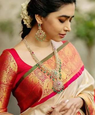 Off white red silk blend jacuard work festival saree with unstitched blouse piece 4