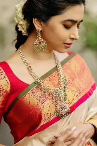 Off white red silk blend jacuard work festival saree with unstitched blouse piece