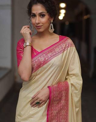 Off white pink silk blend jacuard work festival saree with unstitched blouse piece 4