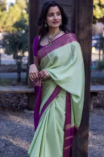Pista purple silk blend jacuard work festival saree with unstitched blouse piece