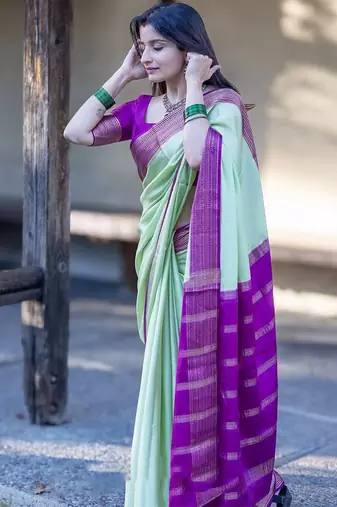 Pista purple silk blend jacuard work festival saree with unstitched blouse piece