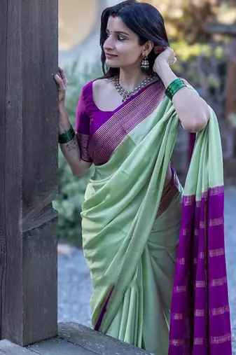 Pista purple silk blend jacuard work festival saree with unstitched blouse piece