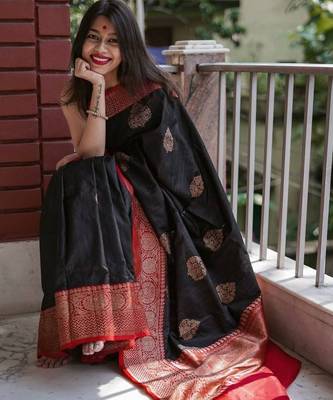Black silk blend jacuard work festival saree with unstitched blouse piece 4